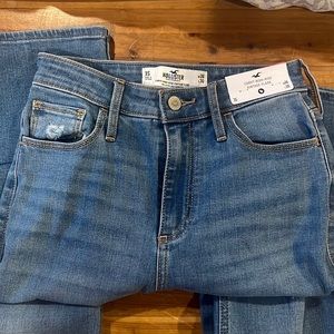 Brand new w/ tags sz 3 short curvy high rise vintage flare hollister jeans